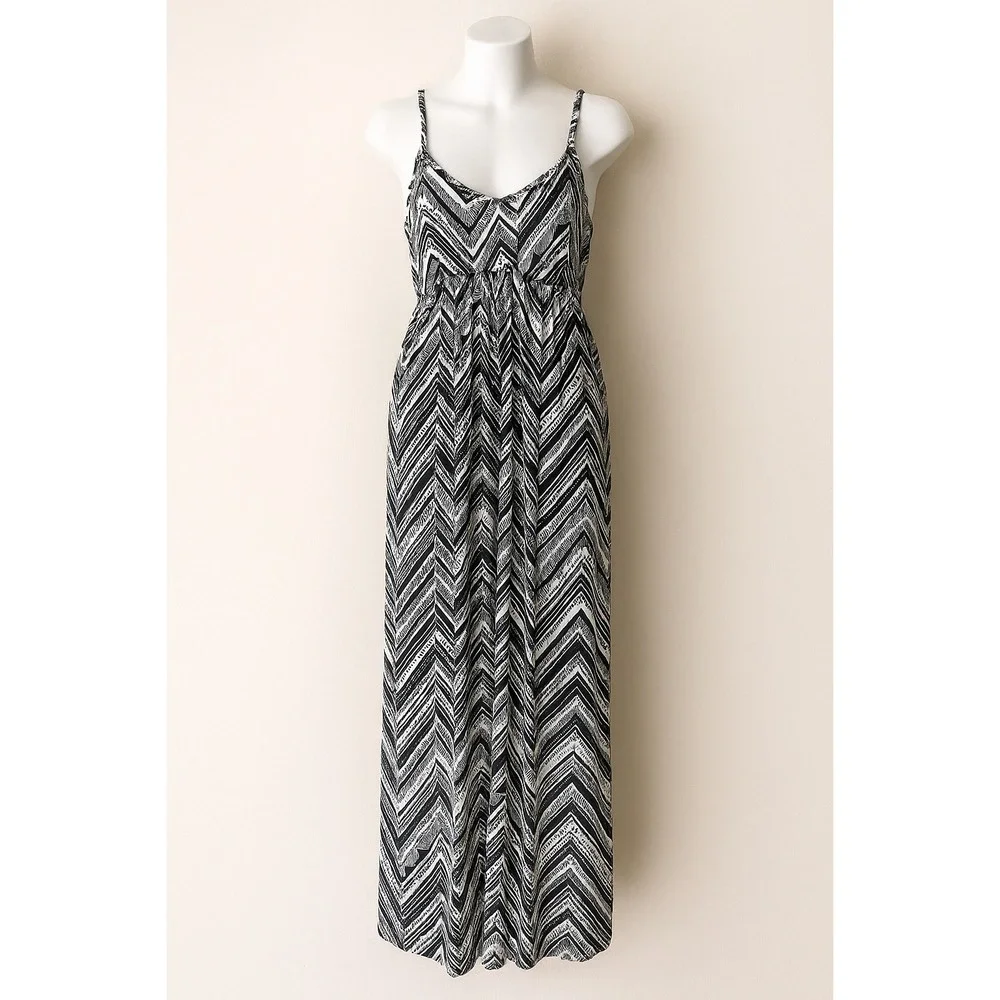 Charlotte Russe Maxi Sundress XS Black/White Chevron Festival Babydoll Aztec‎